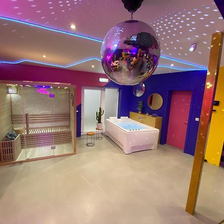 Capsule Boogie-Woogie - Jacuzzi - Sauna - Billard - Jeux - Ecran Geant - Filet Suspendu - Netflix ラ・ルビエール エクステリア 写真