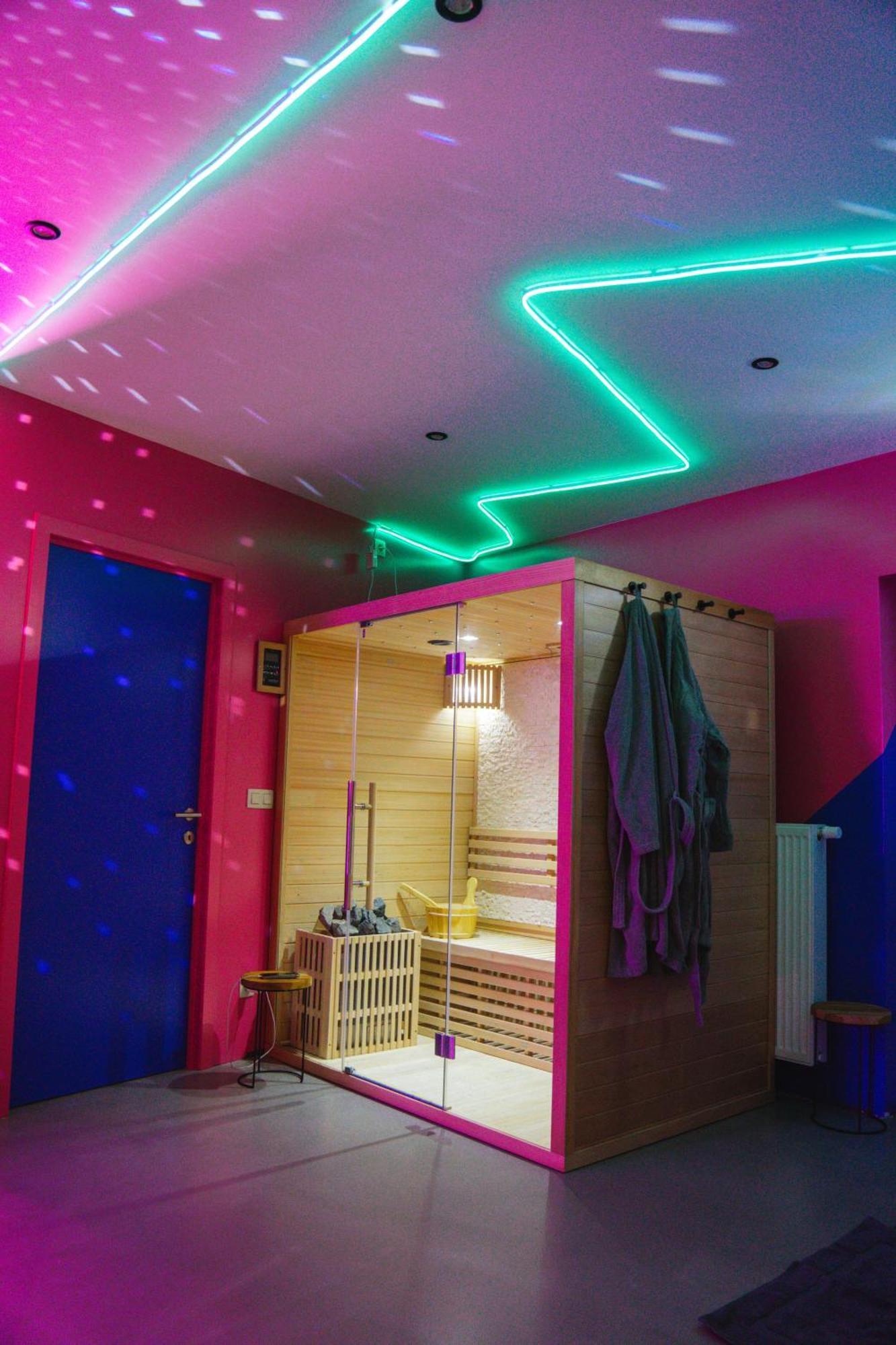 Capsule Boogie-Woogie - Jacuzzi - Sauna - Billard - Jeux - Ecran Geant - Filet Suspendu - Netflix ラ・ルビエール エクステリア 写真