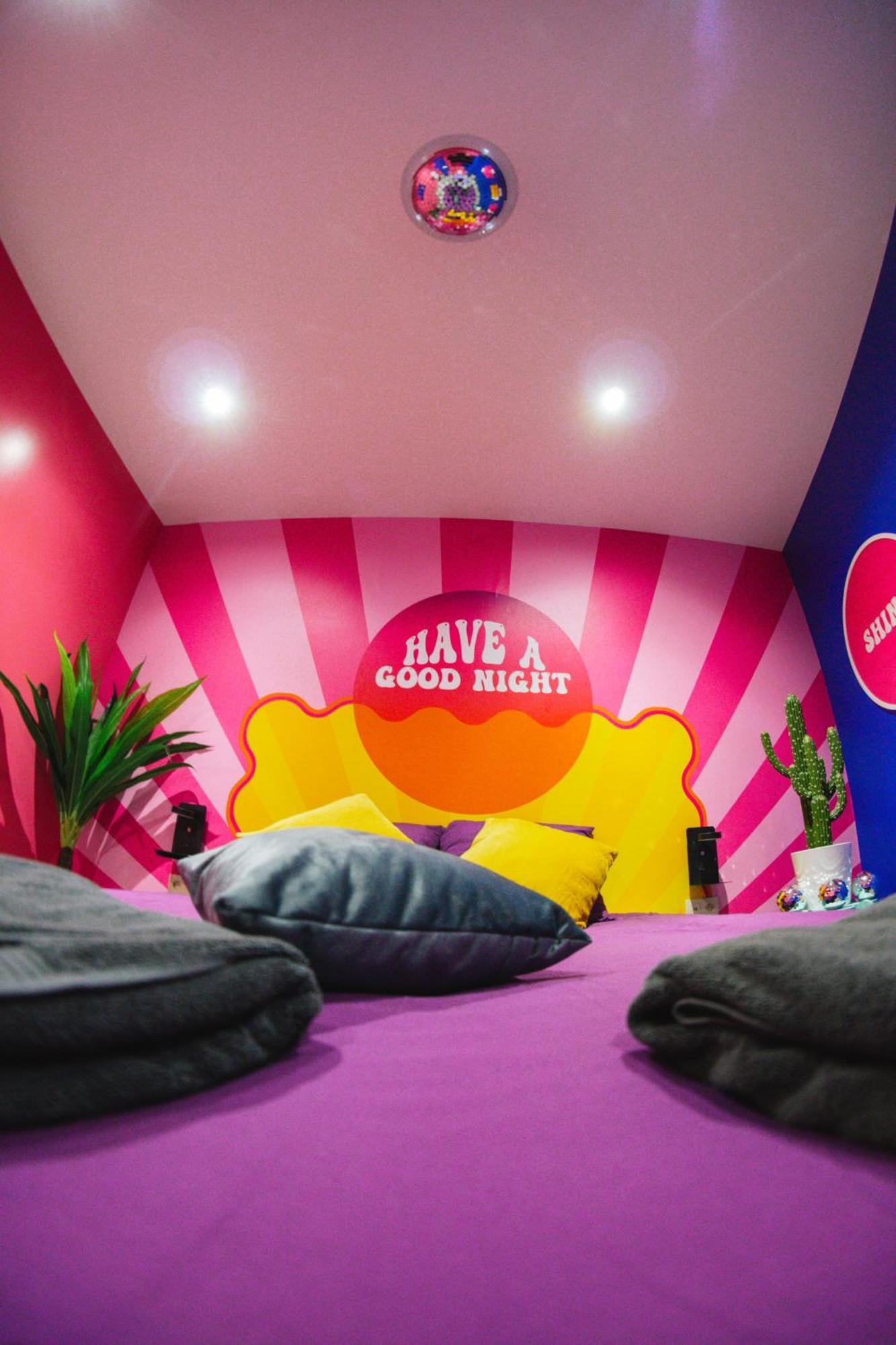 Capsule Boogie-Woogie - Jacuzzi - Sauna - Billard - Jeux - Ecran Geant - Filet Suspendu - Netflix ラ・ルビエール エクステリア 写真