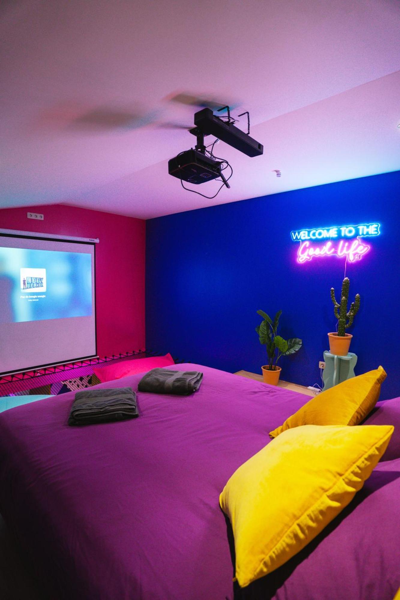 Capsule Boogie-Woogie - Jacuzzi - Sauna - Billard - Jeux - Ecran Geant - Filet Suspendu - Netflix ラ・ルビエール エクステリア 写真