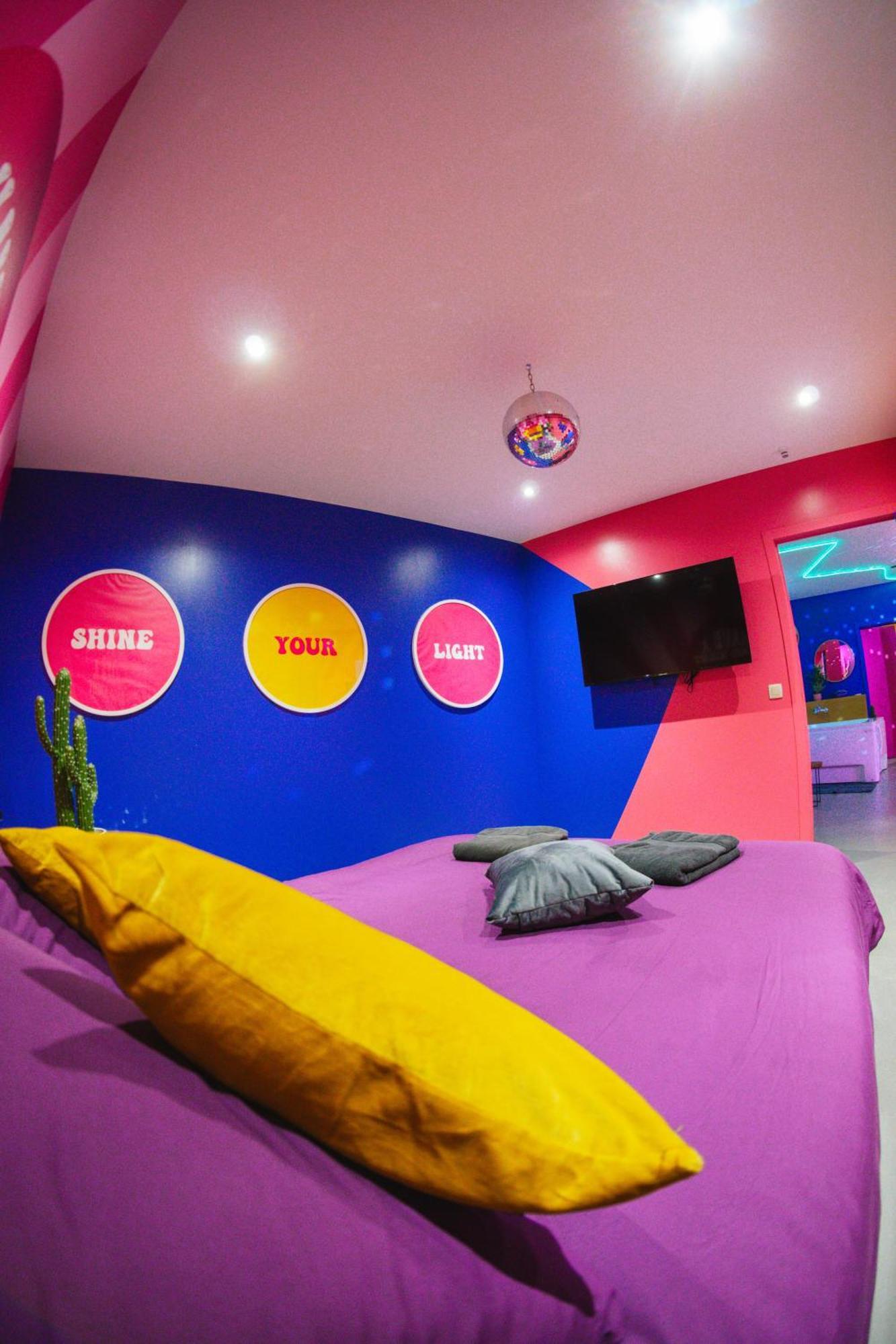 Capsule Boogie-Woogie - Jacuzzi - Sauna - Billard - Jeux - Ecran Geant - Filet Suspendu - Netflix ラ・ルビエール エクステリア 写真
