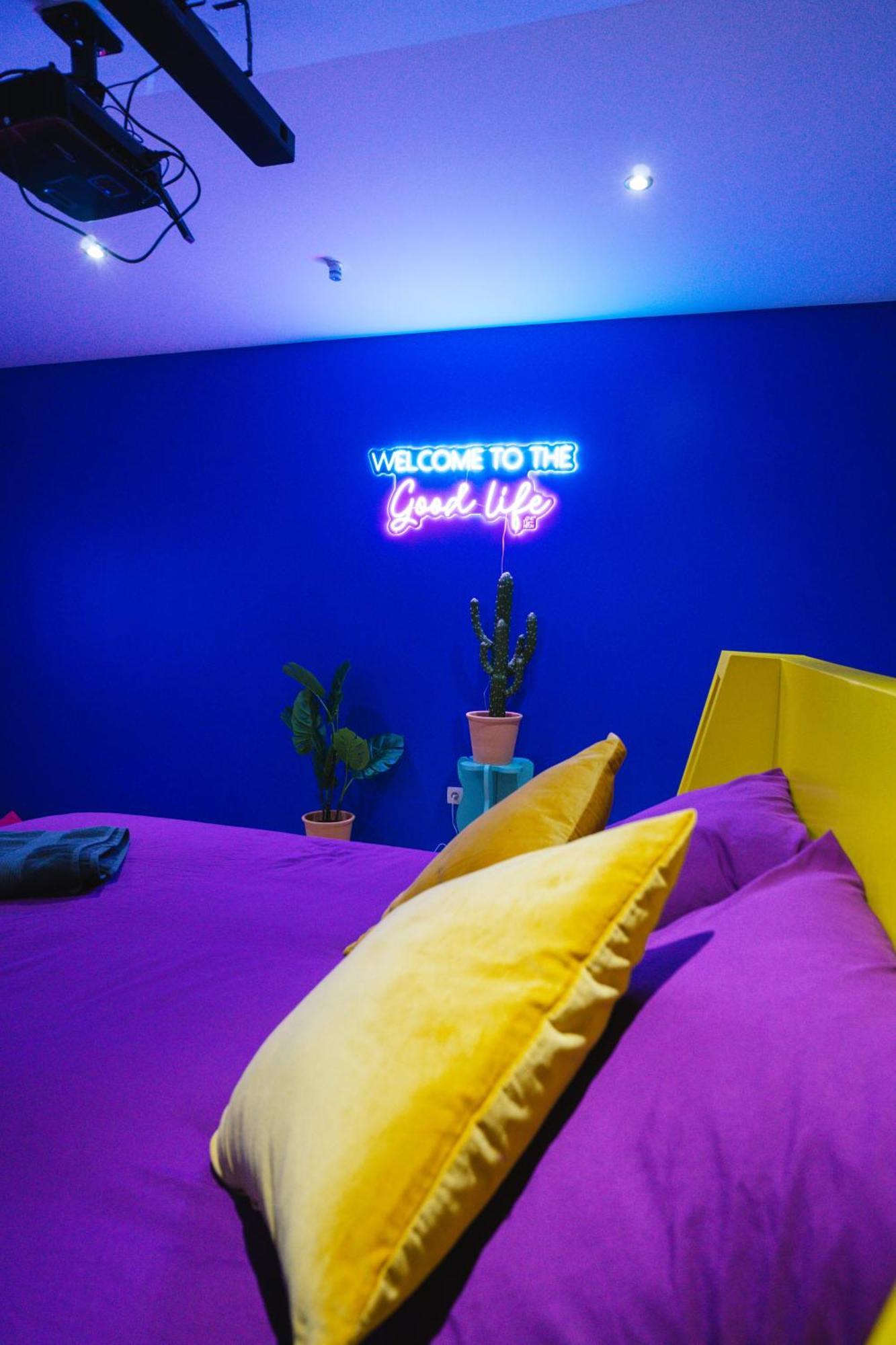 Capsule Boogie-Woogie - Jacuzzi - Sauna - Billard - Jeux - Ecran Geant - Filet Suspendu - Netflix ラ・ルビエール エクステリア 写真