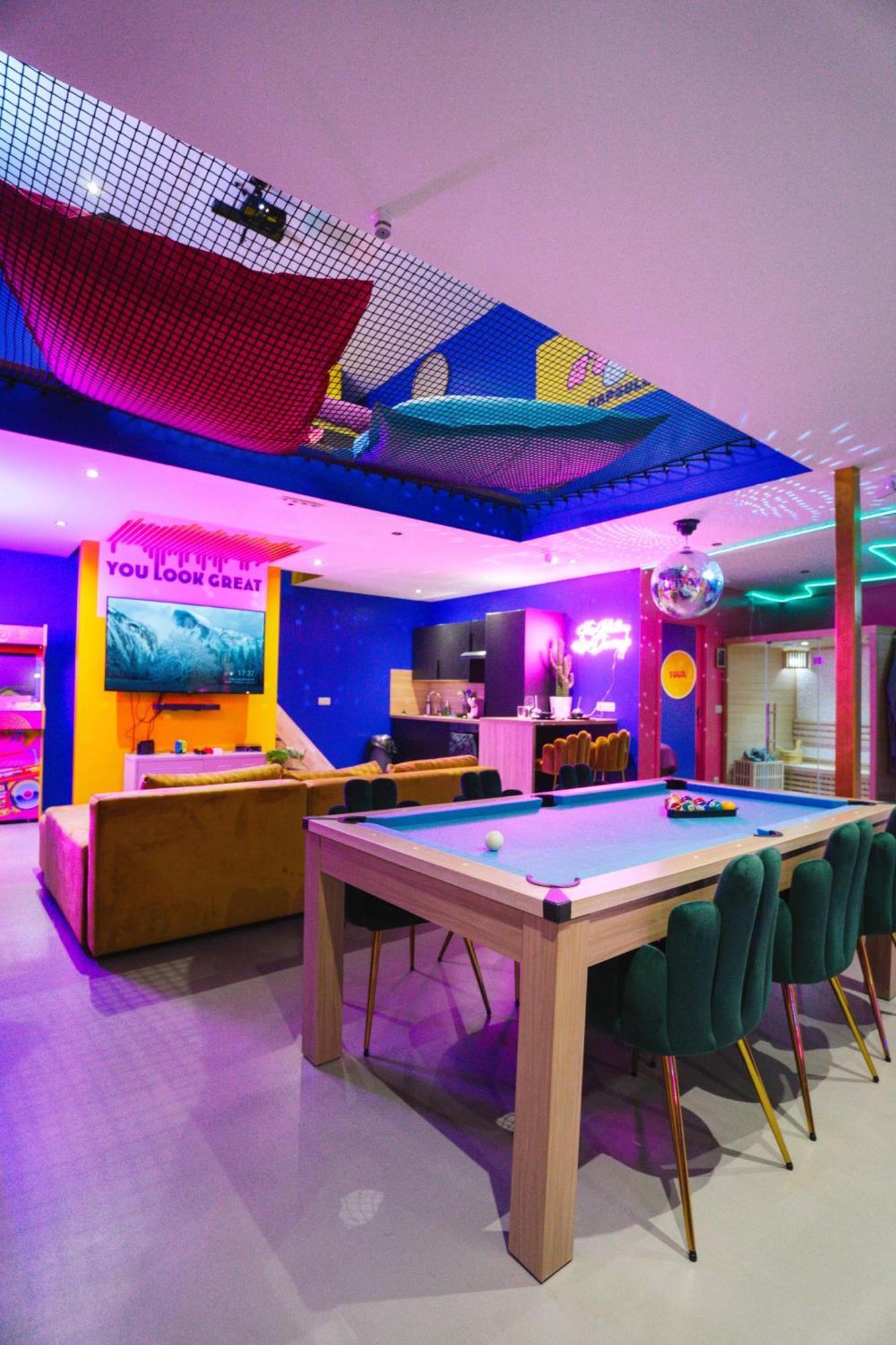 Capsule Boogie-Woogie - Jacuzzi - Sauna - Billard - Jeux - Ecran Geant - Filet Suspendu - Netflix ラ・ルビエール エクステリア 写真