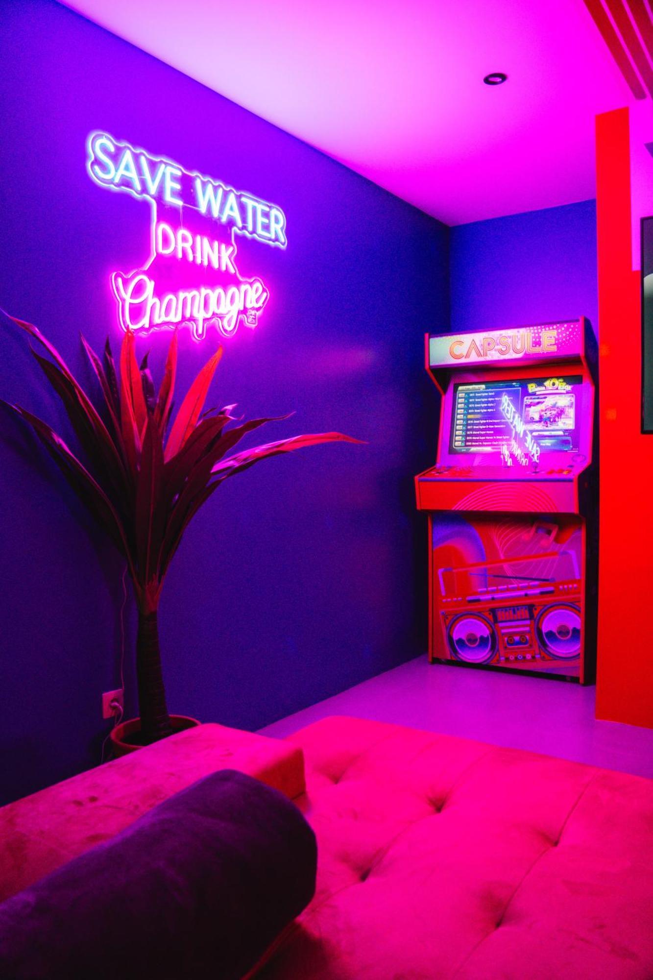Capsule Boogie-Woogie - Jacuzzi - Sauna - Billard - Jeux - Ecran Geant - Filet Suspendu - Netflix ラ・ルビエール エクステリア 写真