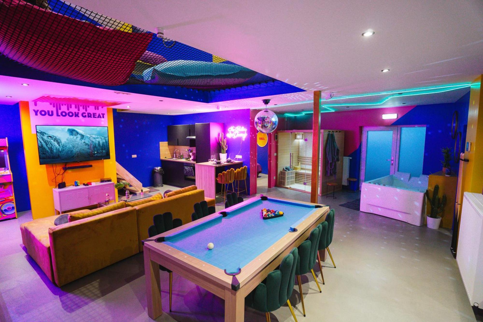 Capsule Boogie-Woogie - Jacuzzi - Sauna - Billard - Jeux - Ecran Geant - Filet Suspendu - Netflix ラ・ルビエール エクステリア 写真