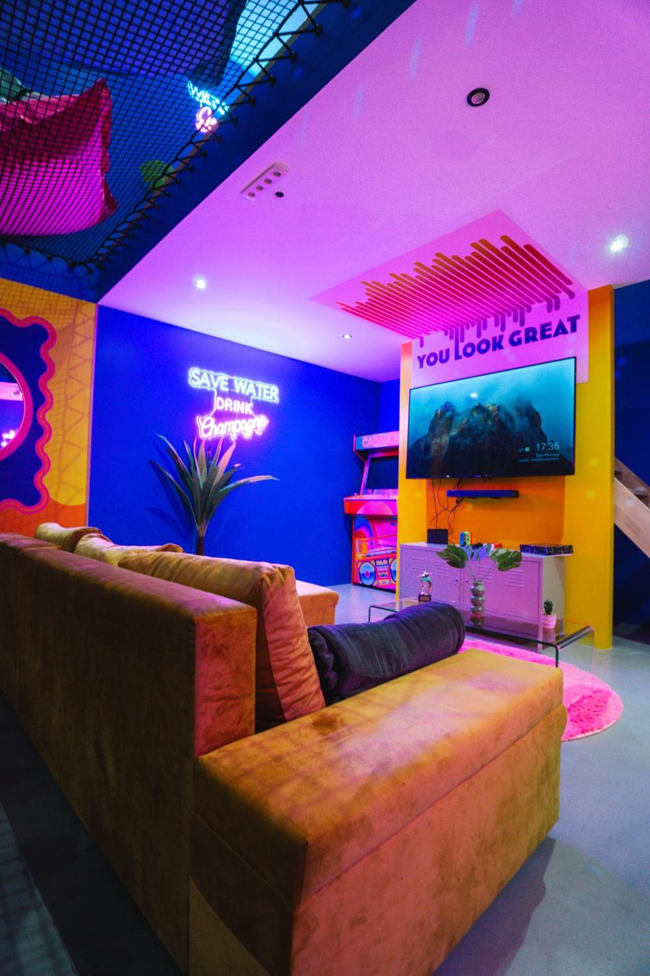 Capsule Boogie-Woogie - Jacuzzi - Sauna - Billard - Jeux - Ecran Geant - Filet Suspendu - Netflix ラ・ルビエール エクステリア 写真
