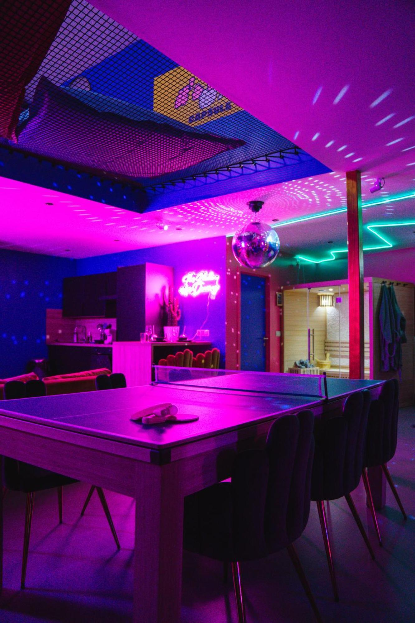 Capsule Boogie-Woogie - Jacuzzi - Sauna - Billard - Jeux - Ecran Geant - Filet Suspendu - Netflix ラ・ルビエール エクステリア 写真