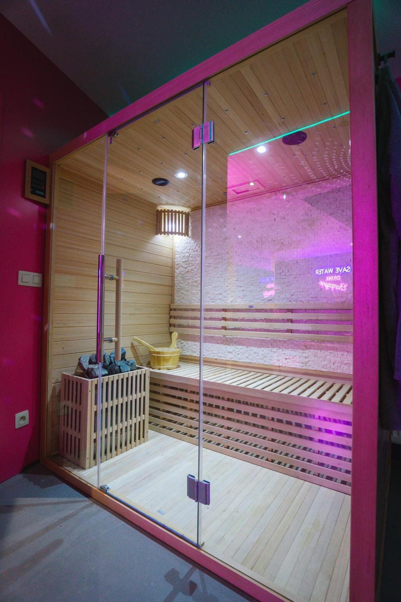 Capsule Boogie-Woogie - Jacuzzi - Sauna - Billard - Jeux - Ecran Geant - Filet Suspendu - Netflix ラ・ルビエール エクステリア 写真